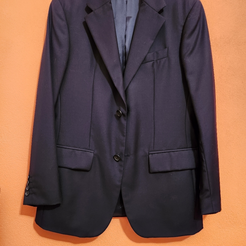 Banana Republic Men Suit. NEW. Never worn. Size 38 S